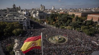 El desprecio de Ayuso por la sanidad pública no va a parar
